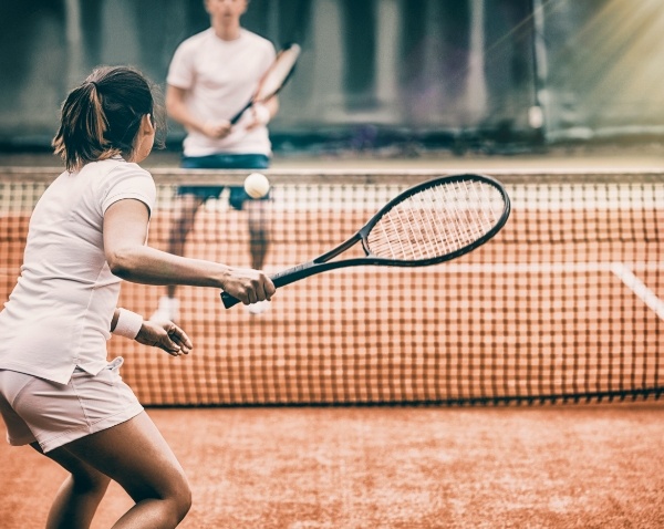 Two people playing tennis